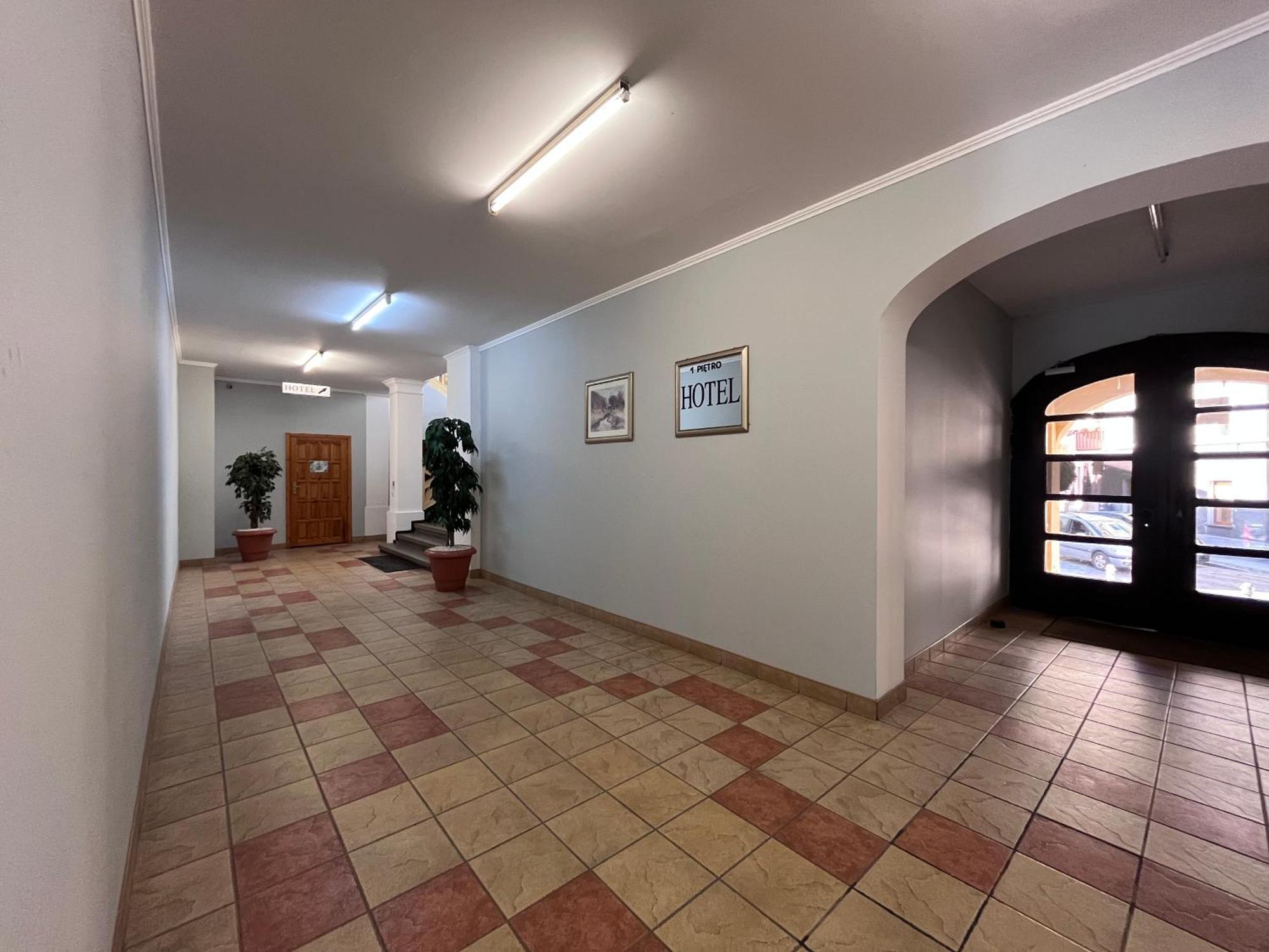 Hotel Polonia Namysłów Εξωτερικό φωτογραφία